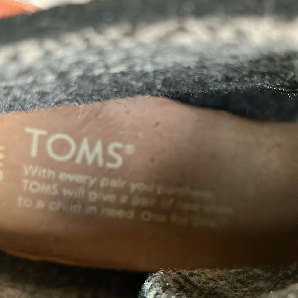 Like new TOMS desert wedge in black suede, size 5. - Picture 6 of 10